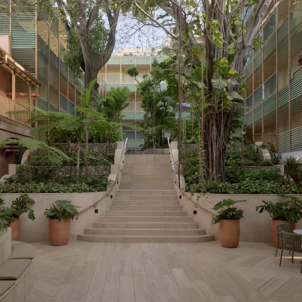 20240625_Kimpton_Las_Mercedes_9_Courtyard_2702LowRes