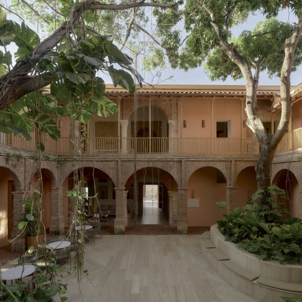 20240625_Kimpton_Las_Mercedes_9_Courtyard_2729LowRes