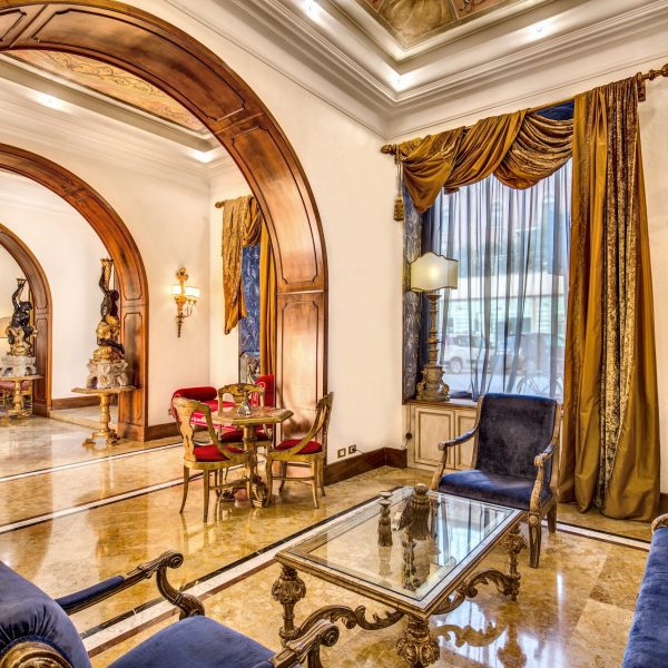 Hotel Romanico Palace Lobby